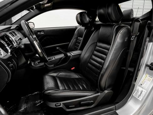 Used 2013 Ford Mustang GT Premium w/ Comfort Pkg RWD image 18
