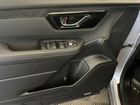 Certified 2025 Subaru Forester Limited image 35