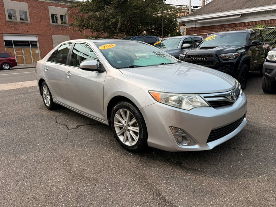 Used 2014 Toyota Camry XLE FWD image 2