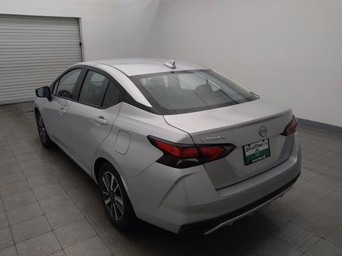 Used 2025 Nissan Versa SV FWD image 5