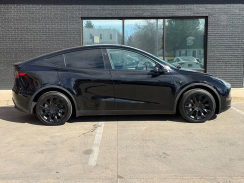 Used 2024 Tesla Model Y Long Range image 10