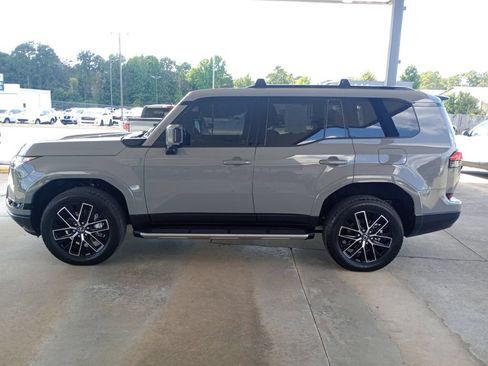 Used 2026 Lexus GX 550 w/ Accessory Package (2T) AWD/4WD image 2