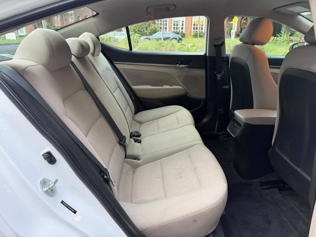 Used 2017 Hyundai Elantra SE FWD image 31