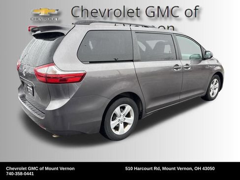 Used 2015 Toyota Sienna LE image 5