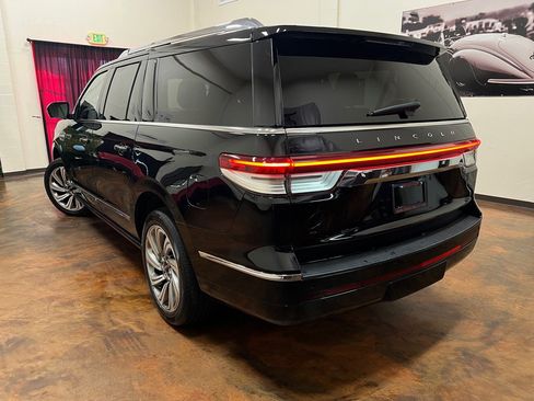 Used 2022 Lincoln Navigator L Reserve image 2