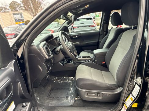 Used 2020 Toyota Tacoma TRD Off-Road w/ Technology Package image 9