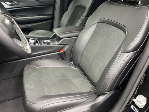 New 2025 Jeep Grand Cherokee Altitude image 8