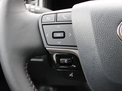 Used 2026 Toyota Camry XLE image 18