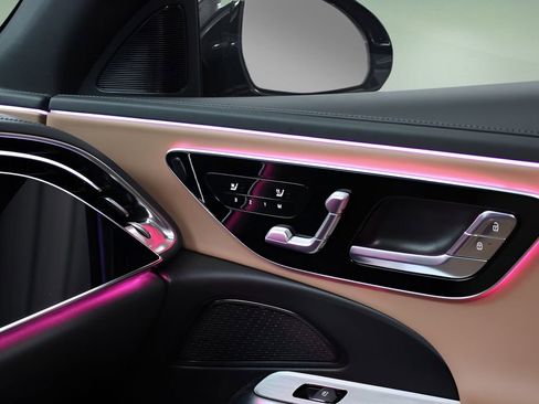 Used 2025 Mercedes-Benz E 450 4MATIC Sedan image 36