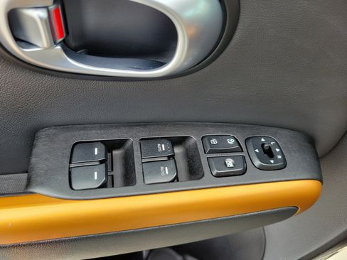 Used 2016 Kia Soul ! w/ Premium Package FWD image 22