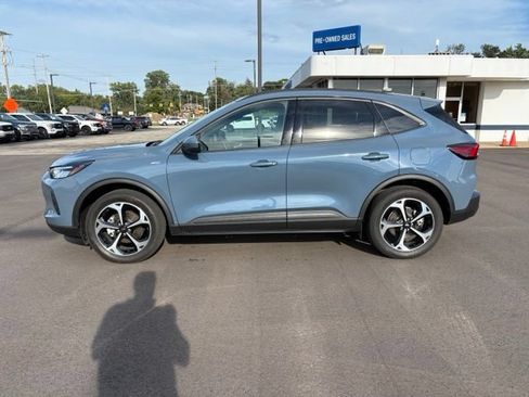 Used 2025 Ford Escape ST-Line Select w/ Tech Pack #1 AWD/4WD image 2