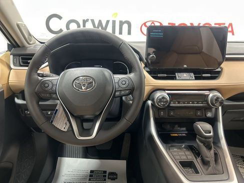 Used 2025 Toyota RAV4 XLE Premium image 20