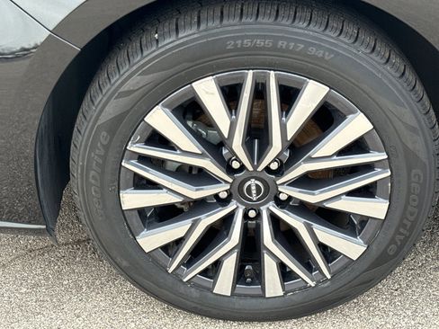 Certified 2024 Nissan Altima 2.5 SV image 9