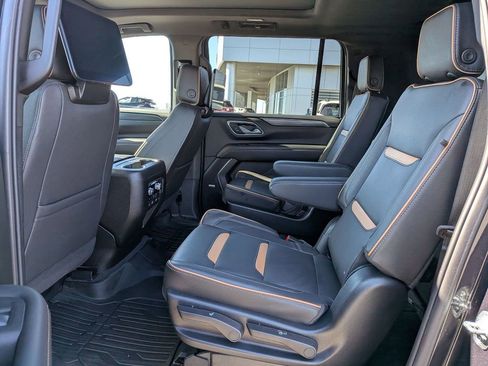 Used 2024 GMC Yukon XL AT4 w/ Technology Package AWD/4WD image 21