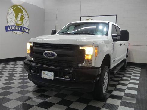 Used 2017 Ford F250 XL AWD/4WD image 4