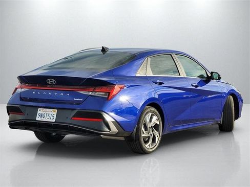 Used 2024 Hyundai Elantra Limited image 4