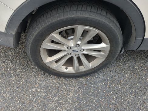 Used 2019 Ford Explorer XLT w/ Equipment Group 202A image 11