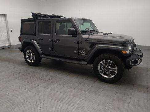 Used 2018 Jeep Wrangler Unlimited Sahara w/ Cold Weather Group AWD/4WD image 11