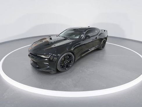 Used 2017 Chevrolet Camaro SS RWD image 4