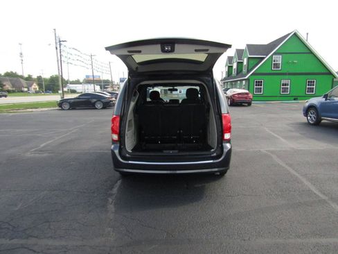 Used 2017 Dodge Grand Caravan SXT FWD image 7