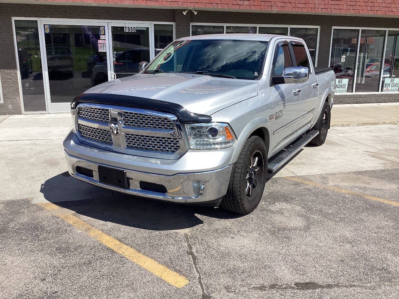 Used 2018 RAM 1500 Laramie w/ Convenience Group AWD/4WD image 2