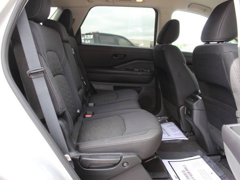 Used 2025 Nissan Pathfinder SV FWD image 11