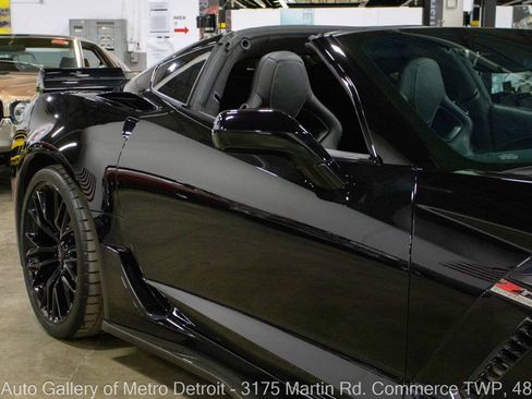 Used 2016 Chevrolet Corvette Z06 w/ 3LZ Preferred Equipment Group RWD image 25