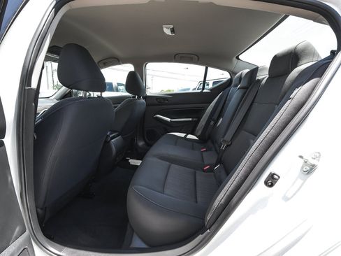 Used 2025 Nissan Altima 2.5 SV AWD/4WD image 33