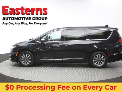 Used 2023 Chrysler Pacifica Limited FWD image 64