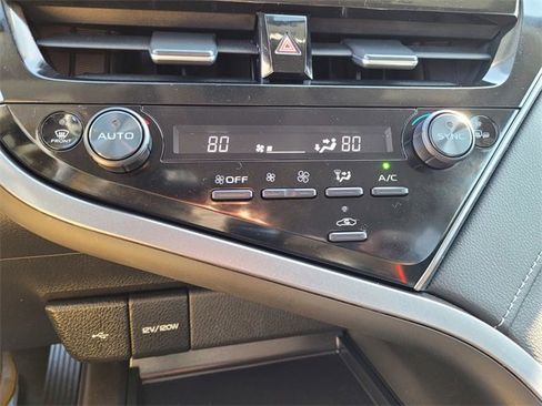 Used 2024 Toyota Camry SE image 18