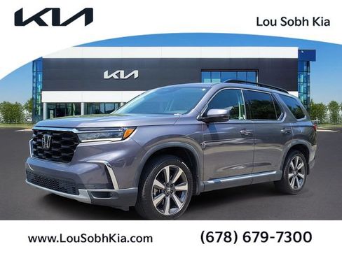 Used 2024 Honda Pilot Touring image 1