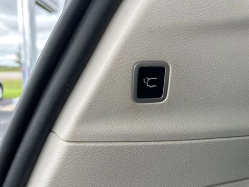 Used 2022 Chrysler Pacifica Touring-L FWD image 10