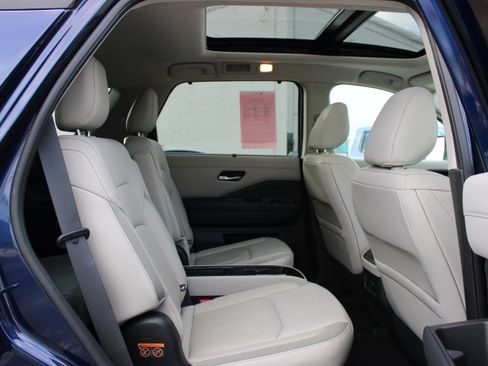Certified 2022 Nissan Pathfinder SL w/ SL Premium Package AWD/4WD image 17
