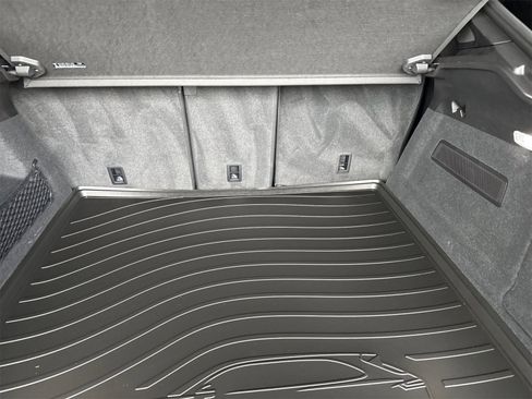 Used 2025 Porsche Cayenne Coupe image 17