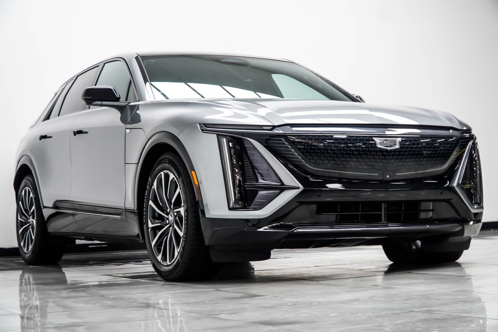 Used 2024 Cadillac Lyriq Sport RWD image 5