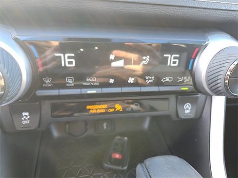 Used 2020 Toyota RAV4 XLE w/ Convenience Package image 18