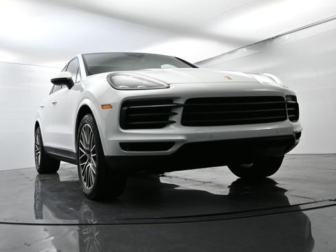 Certified 2022 Porsche Cayenne Platinum Edition image 56
