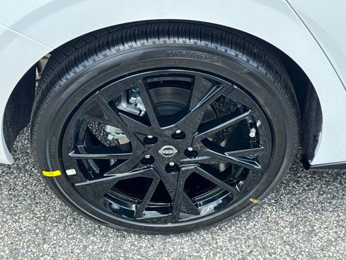 New 2025 Nissan Sentra SR w/ Midnight Edition image 17