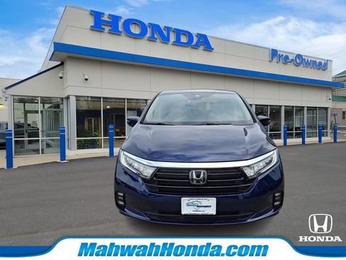 Used 2023 Honda Odyssey Touring image 2