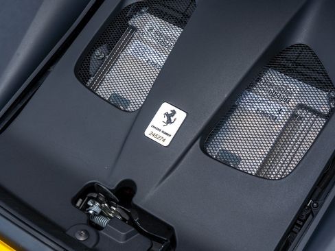 Used 2019 Ferrari 812 Superfast RWD image 23