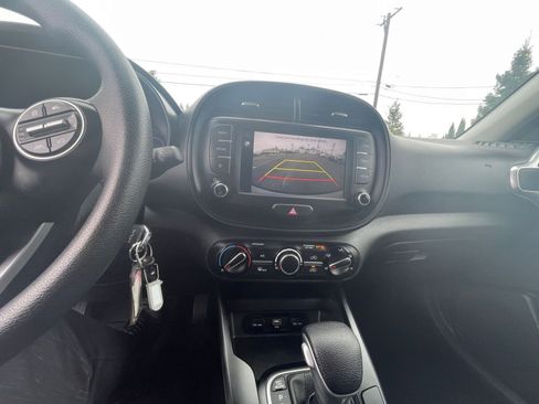 Used 2025 Kia Soul LX w/ LX Technology Package image 17