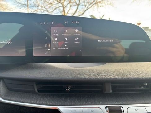 Used 2023 Lucid Air Touring image 17