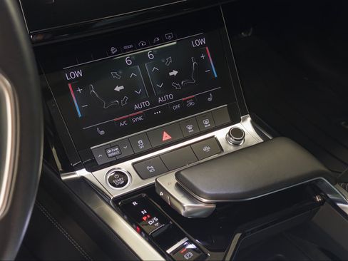 Used 2021 Audi e-tron Premium w/ Convenience Plus Package AWD/4WD image 17