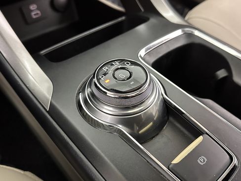 Used 2019 Ford Fusion SEL image 18