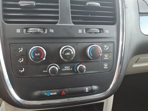 Used 2018 Dodge Grand Caravan SE w/ UConnect Hands-Free Group FWD image 11