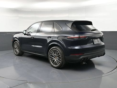 Certified 2023 Porsche Cayenne Platinum Edition AWD/4WD image 3