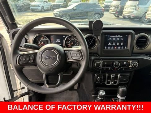 Used 2023 Jeep Gladiator Sport AWD/4WD image 17