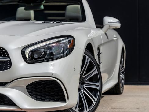 Used 2020 Mercedes-Benz SL 550 image 16