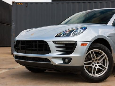 Used 2017 Porsche Macan AWD/4WD image 40