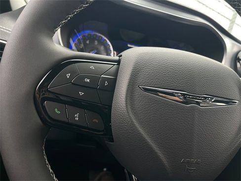 New 2026 Chrysler Pacifica Limited w/ S Appearance Package image 13